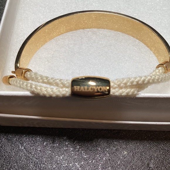 Halcyon white enamel bracelet - Picture 2 of 4